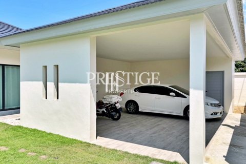 House in Pattaya, Thailand 4 bedrooms № 198332 - photo 22