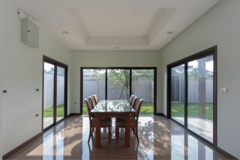 Casa de 3 dormitorios en Bangkok, Tailandia № 157588 - foto 18