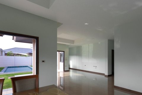 Casa de 3 dormitorios en Bangkok, Tailandia № 157588 - foto 20