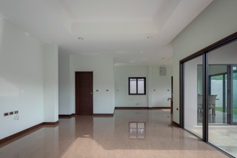 Casa de 3 dormitorios en Bangkok, Tailandia № 157588 - foto 21