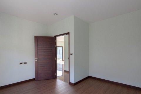 Casa de 3 dormitorios en Bangkok, Tailandia № 157588 - foto 14
