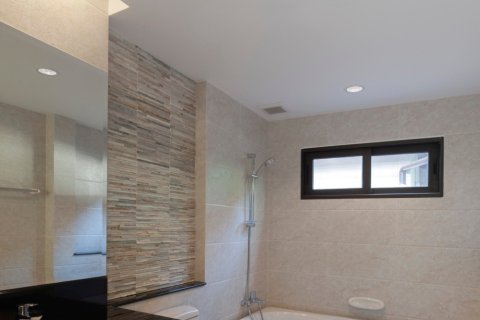 Casa de 3 dormitorios en Bangkok, Tailandia № 157588 - foto 9