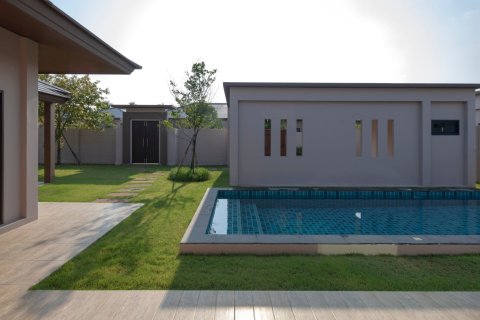 Casa de 3 dormitorios en Bangkok, Tailandia № 157588 - foto 11