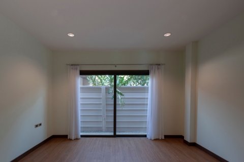 Casa de 3 dormitorios en Bangkok, Tailandia № 157588 - foto 16