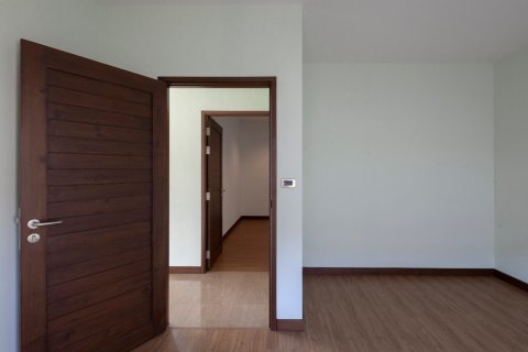 Casa de 3 dormitorios en Bangkok, Tailandia № 157588 - foto 15