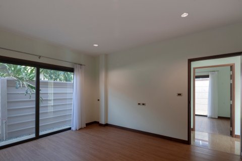 Casa de 3 dormitorios en Bangkok, Tailandia № 157588 - foto 17