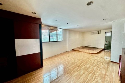 Casa de 6 dormitorios en Bangkok, Tailandia № 134594 - foto 8