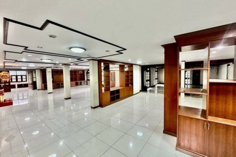 Casa de 6 dormitorios en Bangkok, Tailandia № 134594 - foto 4