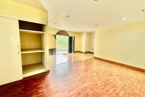 Casa de 6 dormitorios en Bangkok, Tailandia № 134594 - foto 9