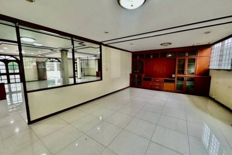 Casa de 6 dormitorios en Bangkok, Tailandia № 134594 - foto 6