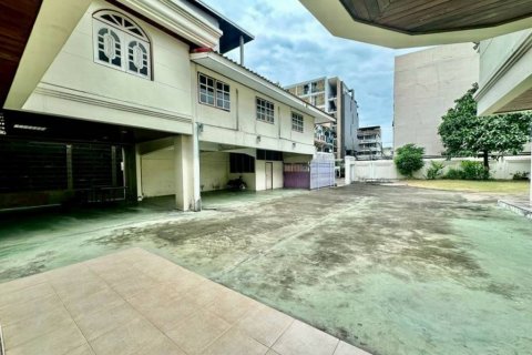 Casa de 6 dormitorios en Bangkok, Tailandia № 134594 - foto 10