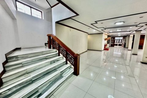 Casa de 6 dormitorios en Bangkok, Tailandia № 134594 - foto 3