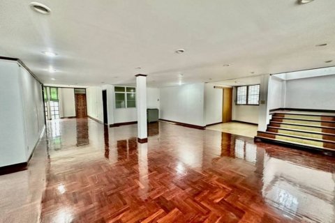 Casa de 6 dormitorios en Bangkok, Tailandia № 134594 - foto 2