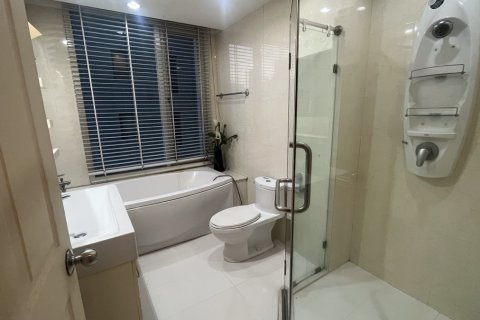 Condo à Watthana, Bangkok, Thaïlande, 2 chambres  № 201029 - photo 4