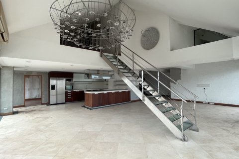 Condominio de 5 dormitorios en Watthana, Bangkok, Tailandia № 201023 - foto 6