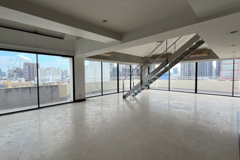 Condominio de 5 dormitorios en Watthana, Bangkok, Tailandia № 201023 - foto 12