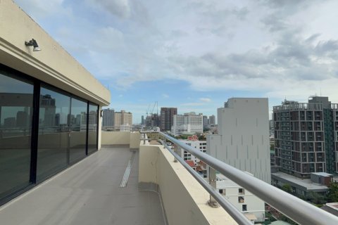 Condominio de 5 dormitorios en Watthana, Bangkok, Tailandia № 201023 - foto 10