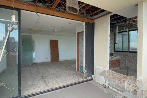 Condominio de 5 dormitorios en Watthana, Bangkok, Tailandia № 201023 - foto 30