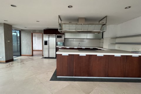 Condominio de 5 dormitorios en Watthana, Bangkok, Tailandia № 201023 - foto 28