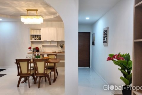 Casa de 3 dormitorios en Pattaya, Tailandia № 210042 - foto 13