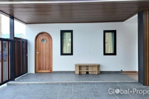 Casa de 3 dormitorios en Pattaya, Tailandia № 210042 - foto 6
