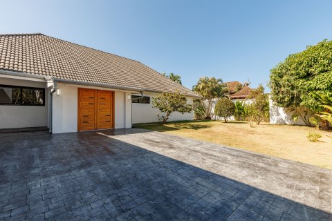 Villa in Phuket, Thailand 4 Schlafzimmer № 156852