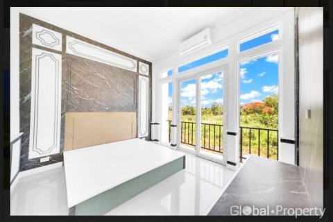 Casa de 4 dormitorios en Pattaya, Tailandia № 53999 - foto 9