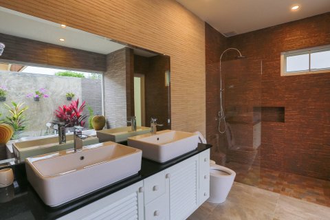 Chalet de 3 dormitorios en Hua Hin, Tailandia № 168442 - foto 18