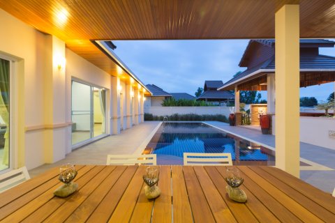 Chalet de 3 dormitorios en Hua Hin, Tailandia № 168442 - foto 2