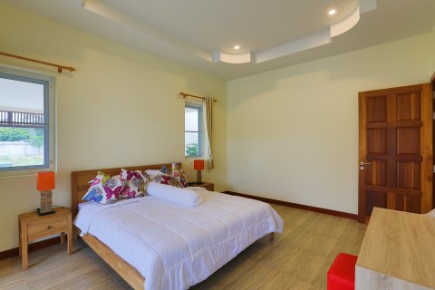 Chalet de 3 dormitorios en Hua Hin, Tailandia № 168442 - foto 14