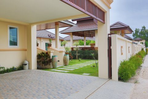 Chalet de 3 dormitorios en Hua Hin, Tailandia № 168442 - foto 5