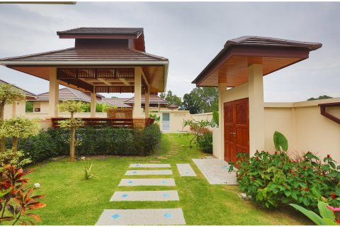 Chalet de 3 dormitorios en Hua Hin, Tailandia № 168442 - foto 6