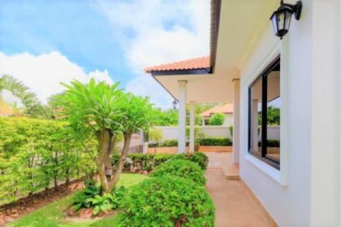 Chalet de 3 dormitorios en Hua Hin, Tailandia № 202830 - foto 3