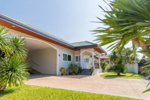 Chalet de 3 dormitorios en Hua Hin, Tailandia № 202832 - foto 4