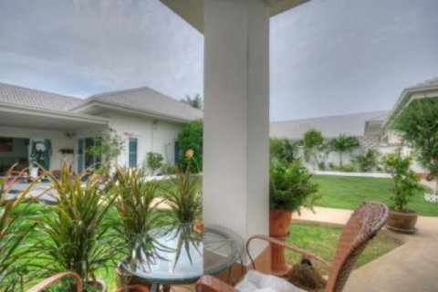Chalet de 4 dormitorios en Hua Hin, Tailandia № 202829 - foto 5