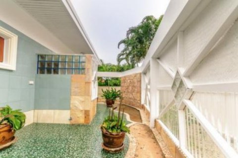 Chalet de 4 dormitorios en Hua Hin, Tailandia № 202831 - foto 3