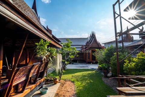 House in Bang Lamung, Thailand 7 bedrooms № 159975 - photo 28