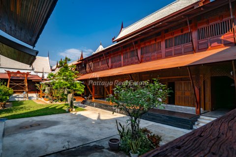 House in Bang Lamung, Thailand 7 bedrooms № 159975 - photo 2