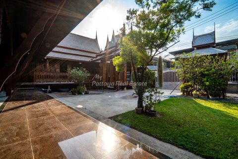 House in Bang Lamung, Thailand 7 bedrooms № 159975 - photo 29