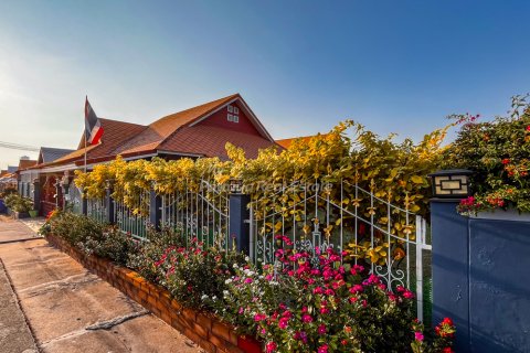 Casa de 3 dormitorios en Bang Lamung, Tailandia № 159977 - foto 23