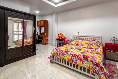 Casa de 3 dormitorios en Bang Lamung, Tailandia № 159977 - foto 12