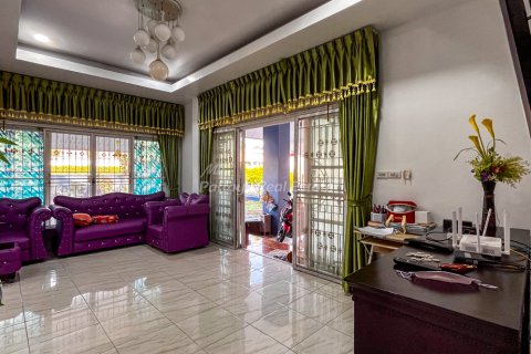 Casa de 3 dormitorios en Bang Lamung, Tailandia № 159977 - foto 4