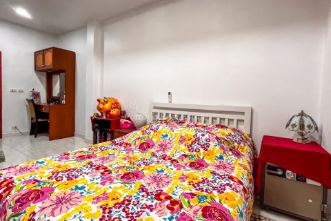 Casa de 3 dormitorios en Bang Lamung, Tailandia № 159977 - foto 11