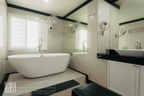 Condominio de 4 dormitorios en Bangkok, Tailandia № 143626 - foto 23