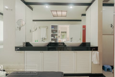 Condominio de 4 dormitorios en Bangkok, Tailandia № 143626 - foto 22