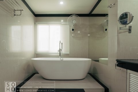 Condominio de 4 dormitorios en Bangkok, Tailandia № 143626 - foto 24