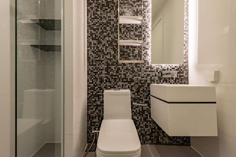 Condominio de 1 dormitorio en Phra Khanong, Bangkok, Tailandia № 143628 - foto 9