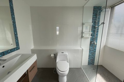 Condominio de 3 dormitorios en Bangkok, Tailandia № 143623 - foto 16
