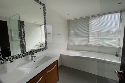 Condominio de 3 dormitorios en Bangkok, Tailandia № 143623 - foto 14