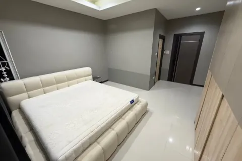 Casa de 3 dormitorios en Pattaya, Tailandia № 167578 - foto 14